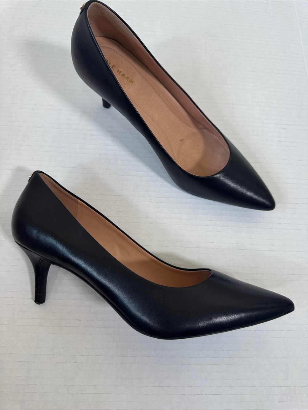 Cole Haan Black Leather Kitten Heels Pumps Womens 9 Career Classic Damaged - Picture 10 of 10